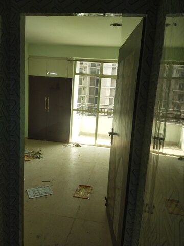 Room in 3 BHK Apartment at SKA Divya Towers, Sector 16 Greater Noida – for Rent