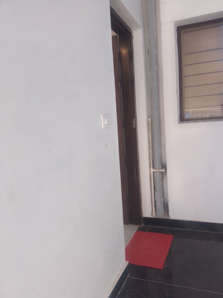 Room, ludhiana chandigarh hwy 2 Bedroom 100 Sq.Yd. Apartment In LudhianA Chandigarh Hwy Mohali 8310899