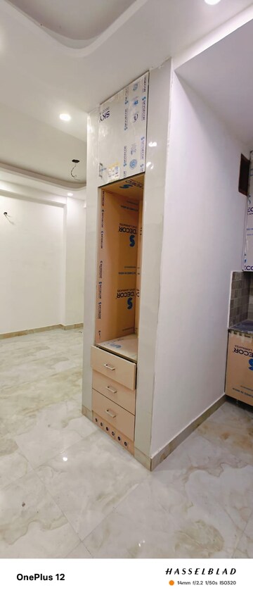 Building Lobby in 1 BHK Builder Floor at Sector 73 – for Sale