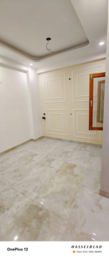 Room in 1 BHK Builder Floor at Sector 73 – for Sale