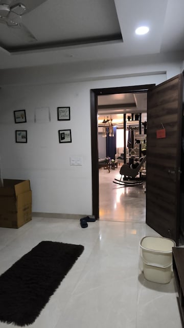Living Room in 4 BHK Builder Floor at Ardee City, Sector 52 – for Rent