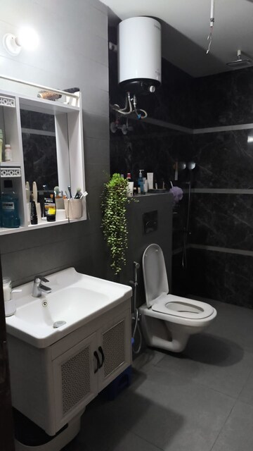 Master Bedroom in 4 BHK Builder Floor at Ardee City, Sector 52 – for Rent