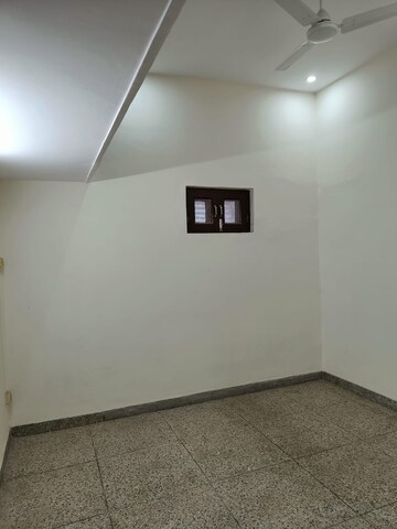 Room in 2 BHK Builder Floor at Safdarjang Enclave – for Rent