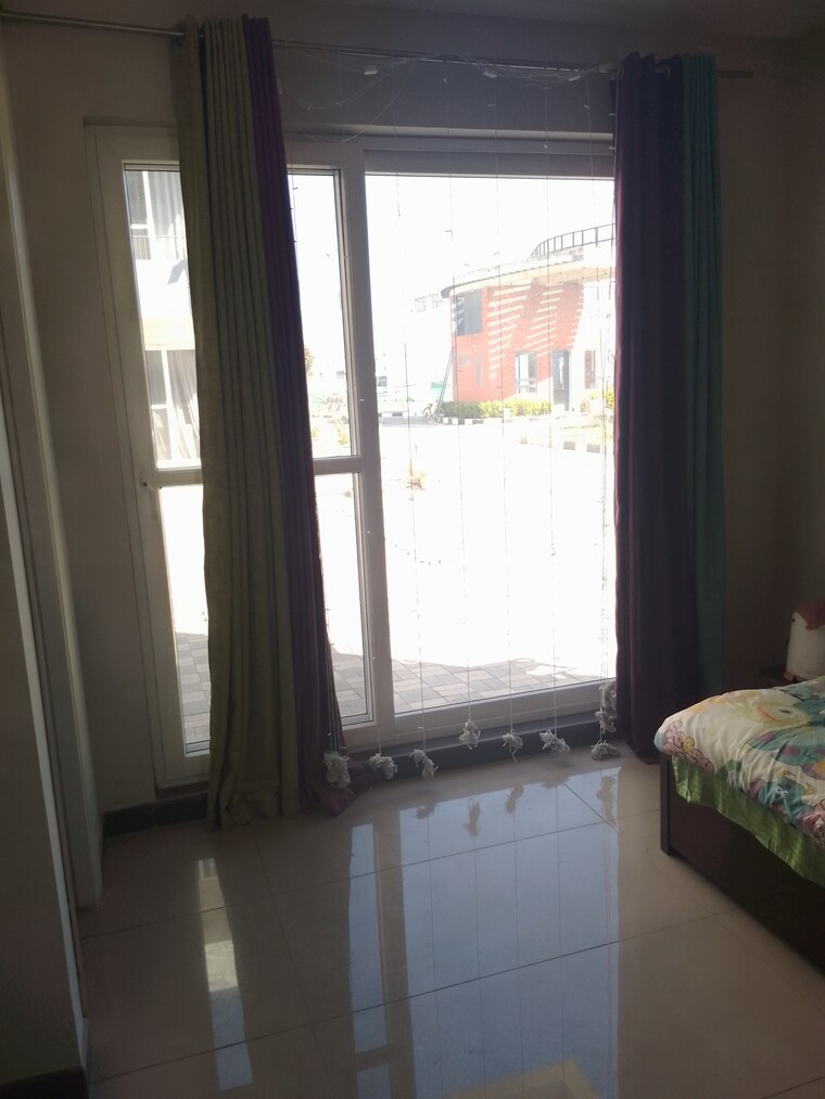 Room, ludhiana chandigarh hwy 3 Bedroom 133 Sq.Yd. Apartment In LudhianA Chandigarh Hwy Mohali 8311091