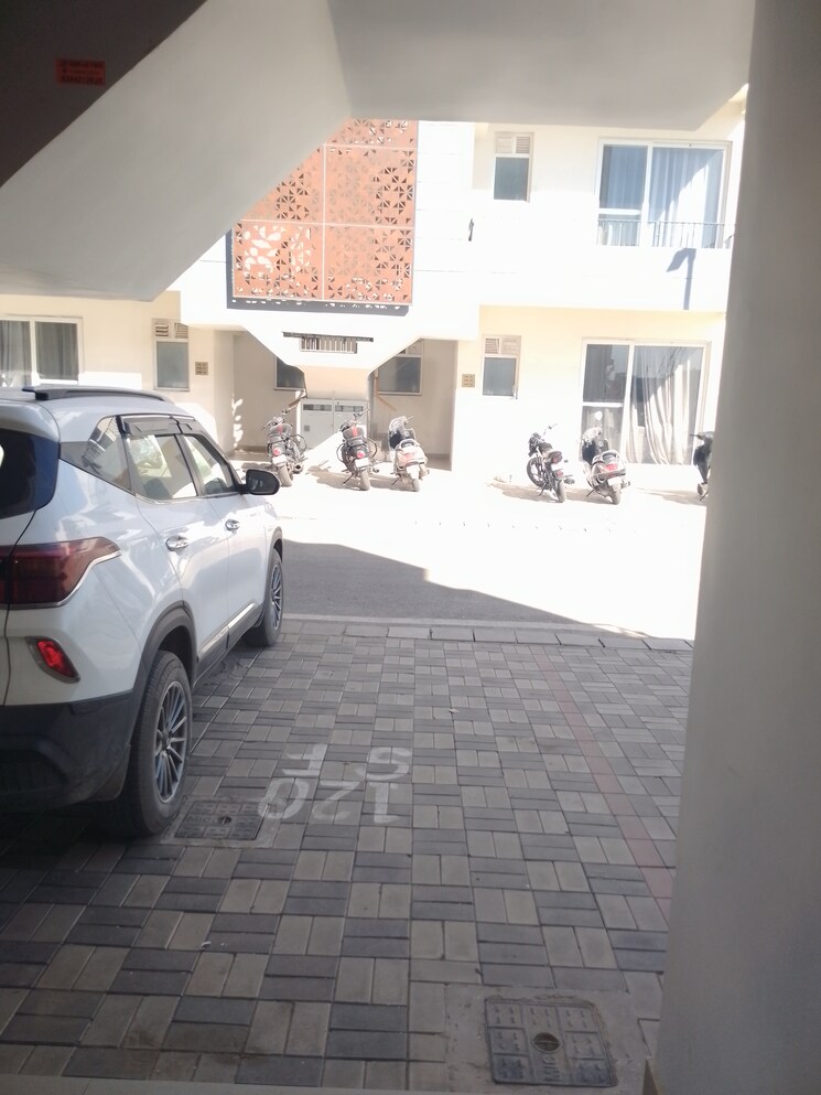  Parking, ludhiana chandigarh hwy 3 Bedroom 133 Sq.Yd. Apartment In LudhianA Chandigarh Hwy Mohali 8311091