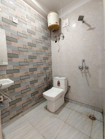 Bathroom in 1 RK Builder Floor at Ansal Sushant Lok I, Sector 43 – for Rent