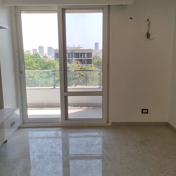 Room in 2 BHK Builder Floor at Unitech Arcadia, South City 2 – for Rent
