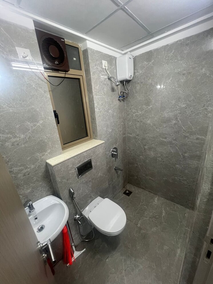 Bathroom, sheth-vasant-oasis 2 Bedroom 742 Sq.Ft. Apartment In Andheri East Mumbai 8311135