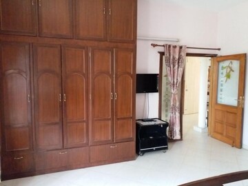 Furnished Amenities in 3 BHK Villa at Sector 70 – for Rent