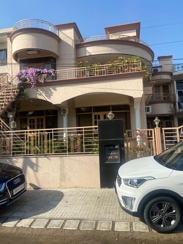 3 BHK Villa – Exterior View View at Sector 70 - for Rent