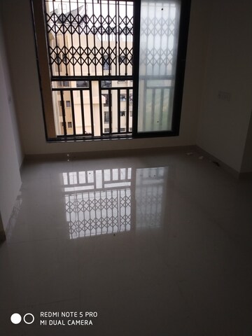 Room in 2 BHK Apartment at Vihang Valley Phase 2, Kasarvadavali – for Rent
