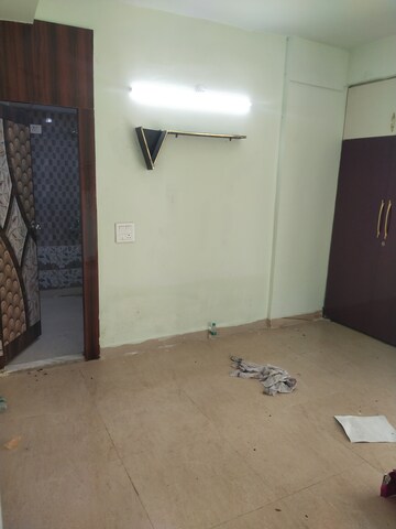 Room in 3 BHK Apartment at Amrapali Golf Homes, Sector 4, Greater Noida – for Rent