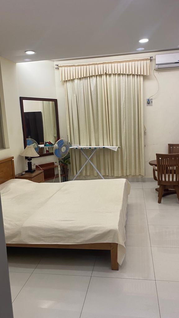 5 BHK + Servant Room,Extra Room Apartment For Sale in Nice Society 