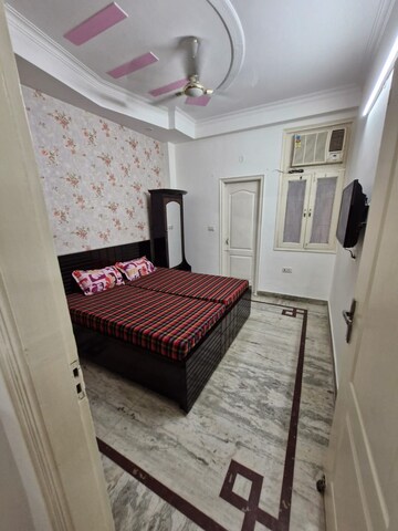 Master Bedroom in 2 BHK Apartment at Gyan Khand – for Rent