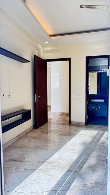 Room in 3 BHK Builder Floor at Ansal Sushant Lok I, Sector 43 – for Rent
