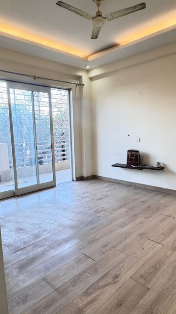 Room in 3 BHK Builder Floor at Ansal Sushant Lok I, Sector 43 – for Rent