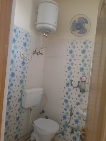 Bathroom in 2 BHK Builder Floor at Vaishali Sector 5 – for Rent