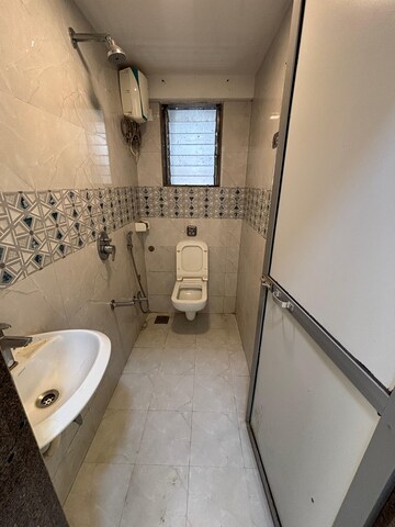 Team Area in 1 RK Apartment at Bandra West – for Rent