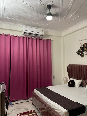 Team Area in 3 BHK Builder Floor at Niti Khand I – for Rent