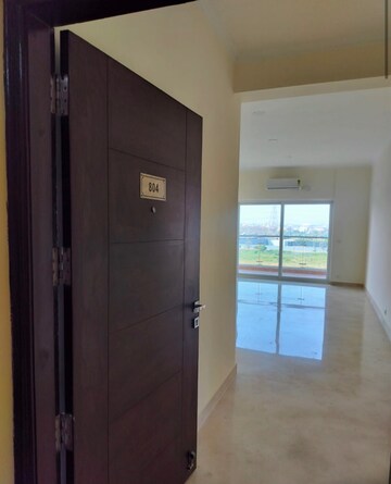 Room in 3 BHK Apartment at Shree Vardhman Victoria, Sector 70 – for Sale
