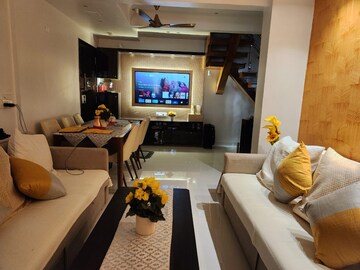 Master Bedroom in 2 BHK Apartment at Hiranandani Powai Park, Powai – for Rent