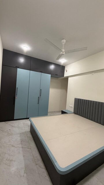 Room in 2 BHK Apartment at Chandak Cornerstone, Worli – for Rent