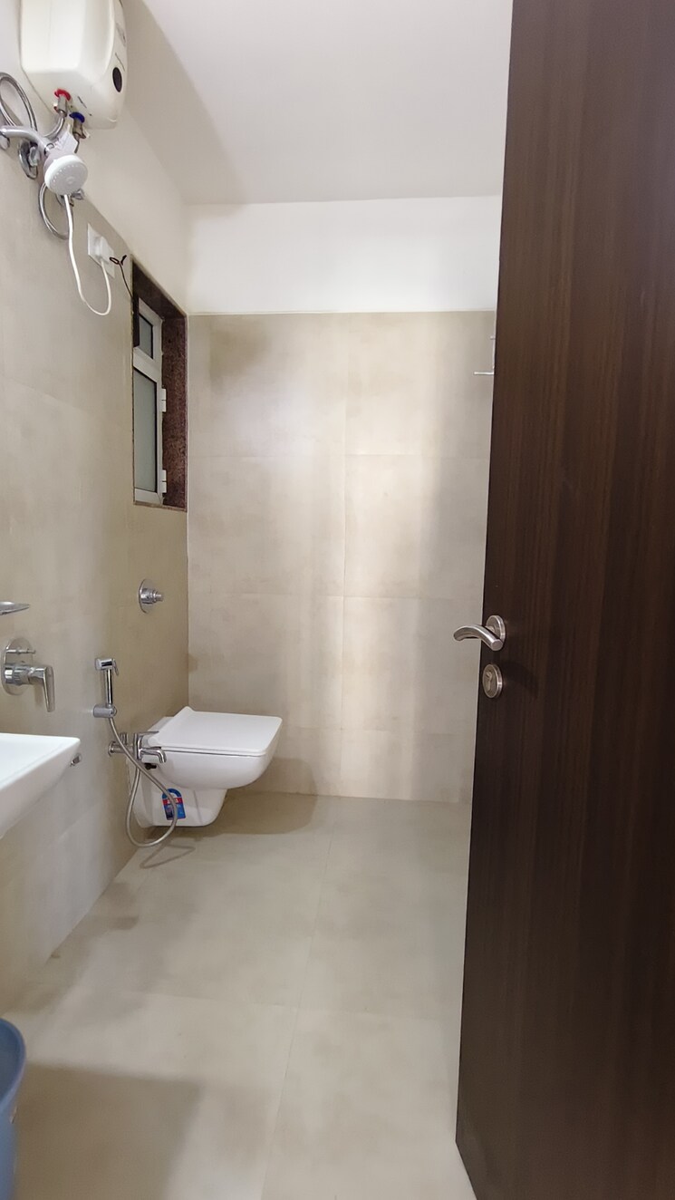 Bathroom, puranik-rumah-bali 2 Bedroom 902 Sq.Ft. Apartment In Ghodbunder Road Thane 8312097