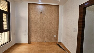 Room in 3 BHK Builder Floor at Gyan Khand – for Rent