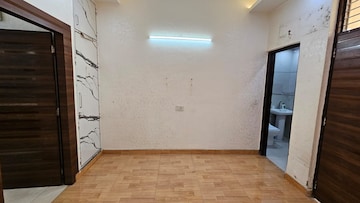 Room in 3 BHK Builder Floor at Gyan Khand – for Rent
