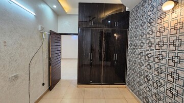 Furnished Amenities in 3 BHK Builder Floor at Gyan Khand – for Rent