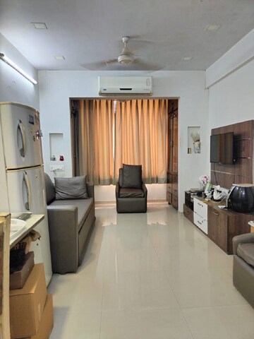 1 RK Apartment For Rent in Bandra West
