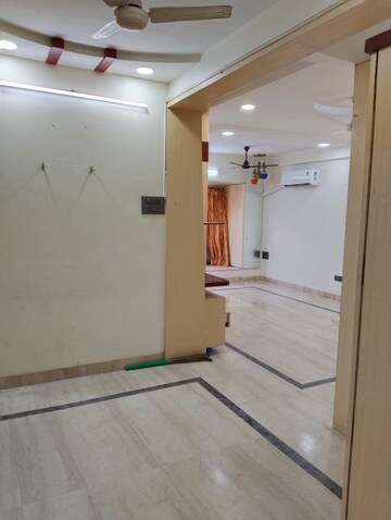Room in 2 BHK Apartment at Sneh CHS Santacruz, Santacruz West – for Rent