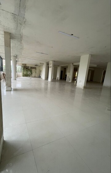 Room in  Showroom at K Raheja Vihar, Powai – for Rent