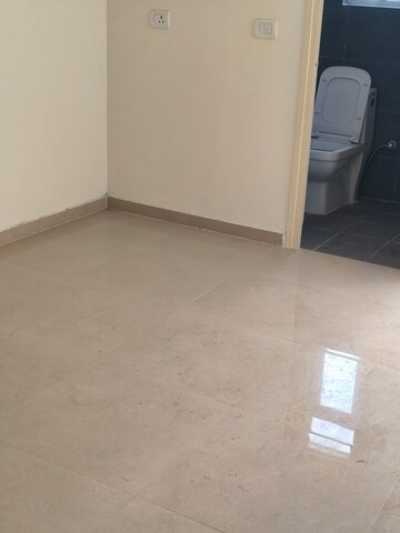 Room in 3 BHK Apartment at Central Park Flower Valley Aqua Front Towers, Sohna Sector 33 – for Rent