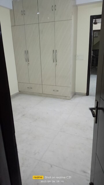 Room in 3 BHK Builder Floor at Paschim Vihar – for Rent
