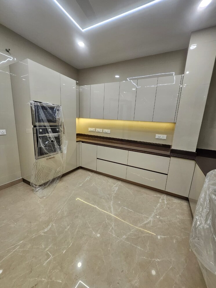 Kitchen, new rajinder nagar 4 Bedroom 375 Sq.Yd. Apartment In New Rajinder Nagar Delhi 8312477