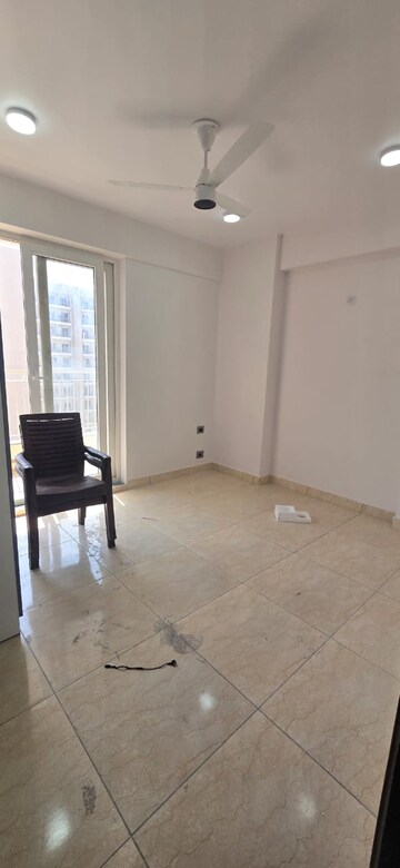 Room in 2 BHK Apartment at BPTP Discovery Park, Sector 80 – for Rent