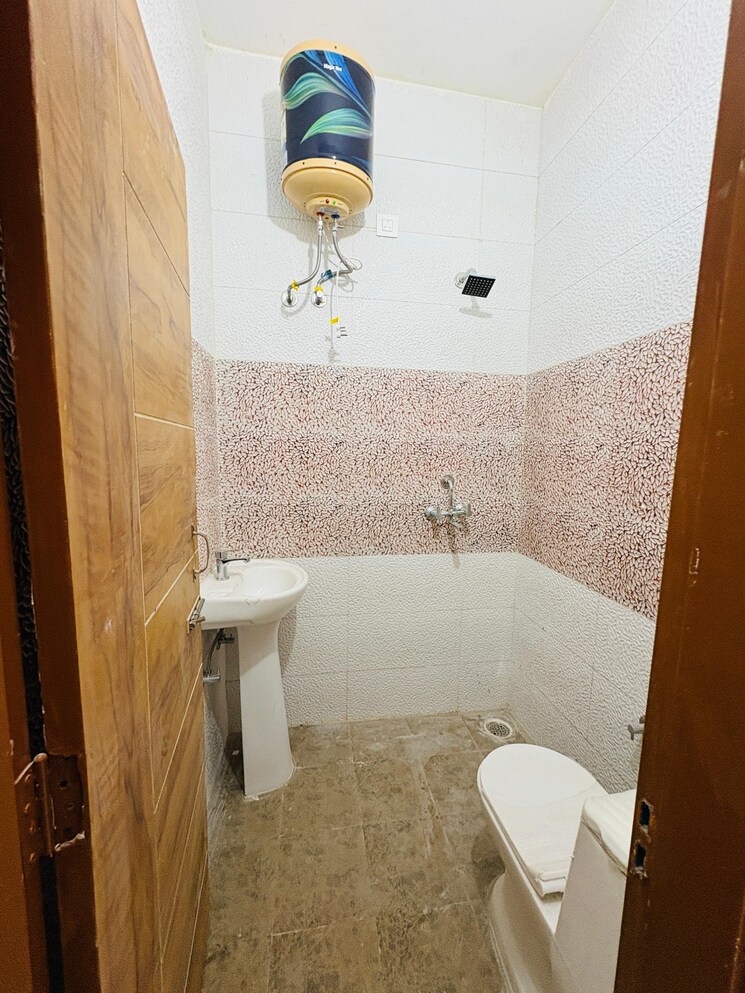 Bathroom, sector 127 3 Bedroom 1500 Sq.Ft. Apartment In Sector 127 Mohali 8312702