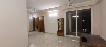 Room in 3 BHK Apartment at Amrapali Golf Homes, Sector 4, Greater Noida – for Rent