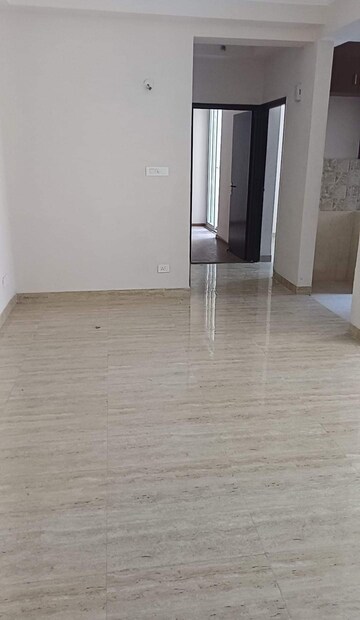 Room in 3 BHK Apartment at Amrapali Golf Homes, Sector 4, Greater Noida – for Rent