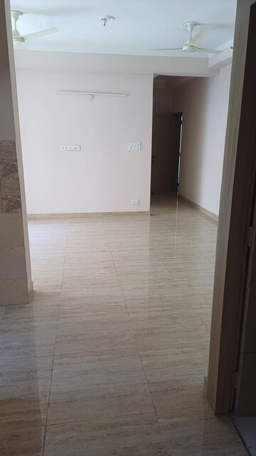 Room in 3 BHK Apartment at Amrapali Golf Homes, Sector 4, Greater Noida – for Rent