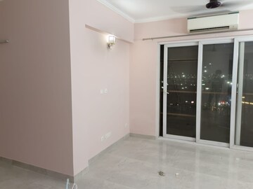 Room in 3 BHK Apartment at Paras Dews, Sector 106 – for Rent