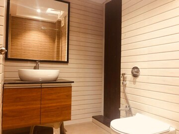 Room in 2 BHK Apartment at Hiranandani Gardens Glen Gate, Powai – for Rent
