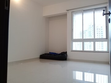 Room in 2 BHK Apartment at Puranik Rumah Bali, Ghodbunder Road – for Sale
