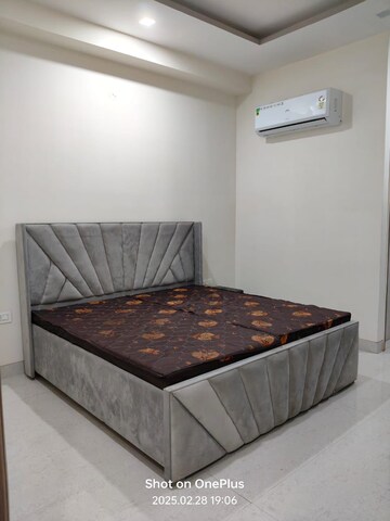 Bedroom in 2 BHK Apartment at DLF City Phase IV, Dlf Phase iv – for Rent