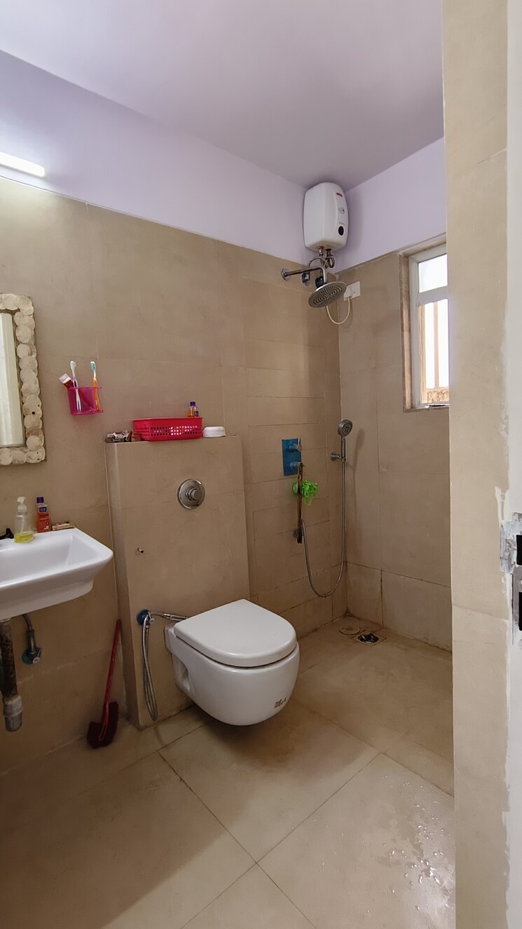 Bathroom, puranik-rumah-bali 3 Bedroom 1150 Sq.Ft. Apartment In Ghodbunder Road Thane 8313333