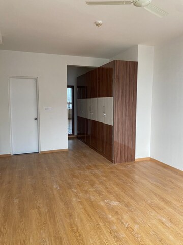 Room in 2.5 BHK Apartment at Mantri Lithos, Thanisandra – for Rent