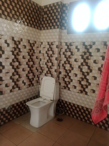 Bathroom in 1 RK Builder Floor at Sector 18 – for Rent