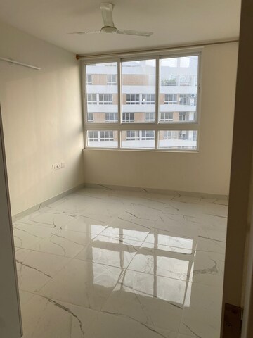 Room in 2.5 BHK Apartment at Mantri Lithos, Thanisandra – for Rent
