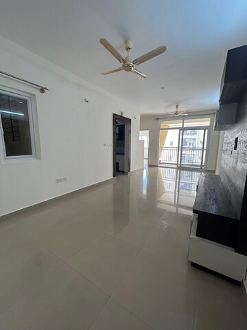 Room in 3 BHK Apartment at Shriram Luxor, Hennur Road – for Rent